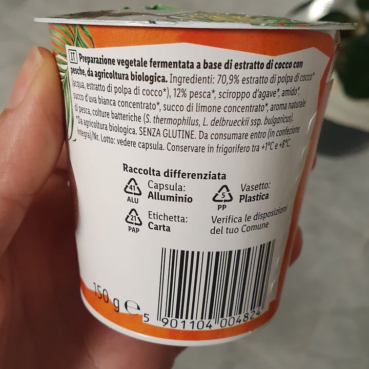 photo of Vemondo yogurt bio cocco pesca shared by @francescama on  06 Mar 2023 - review