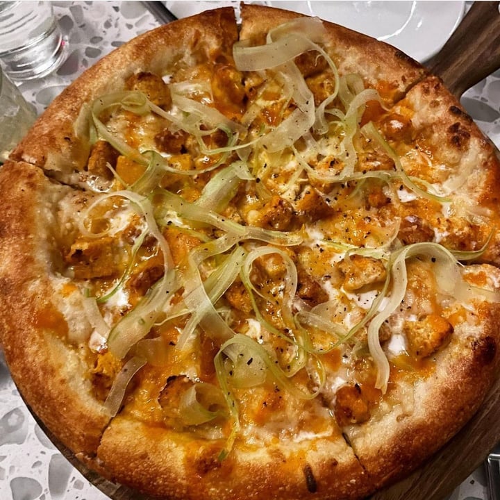 photo of Coletta Buffalo Chick’n Pizza shared by @veganelizabeth on  12 May 2023 - review