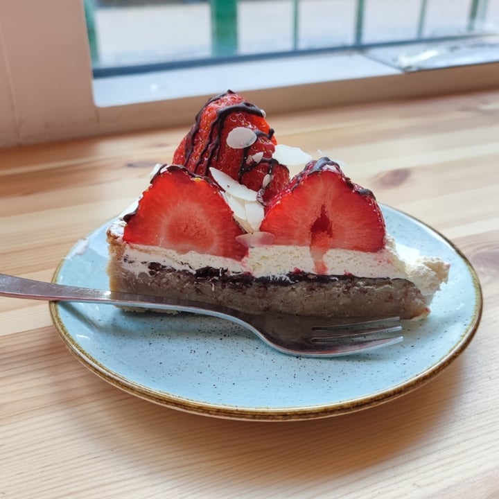photo of Kaf Strawberry cake shared by @monica86 on  01 Jul 2023 - review