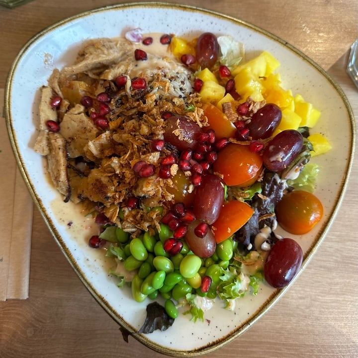 photo of dean&david Passau Crunchy “Chicken” Bowl shared by @oned on  30 Mar 2023 - review