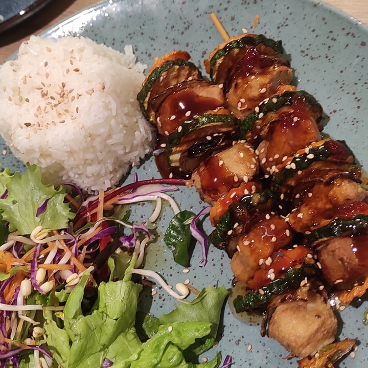 photo of Loving Hut Iceland happy summer skewers shared by @sumarhvonn on  28 Feb 2023 - review