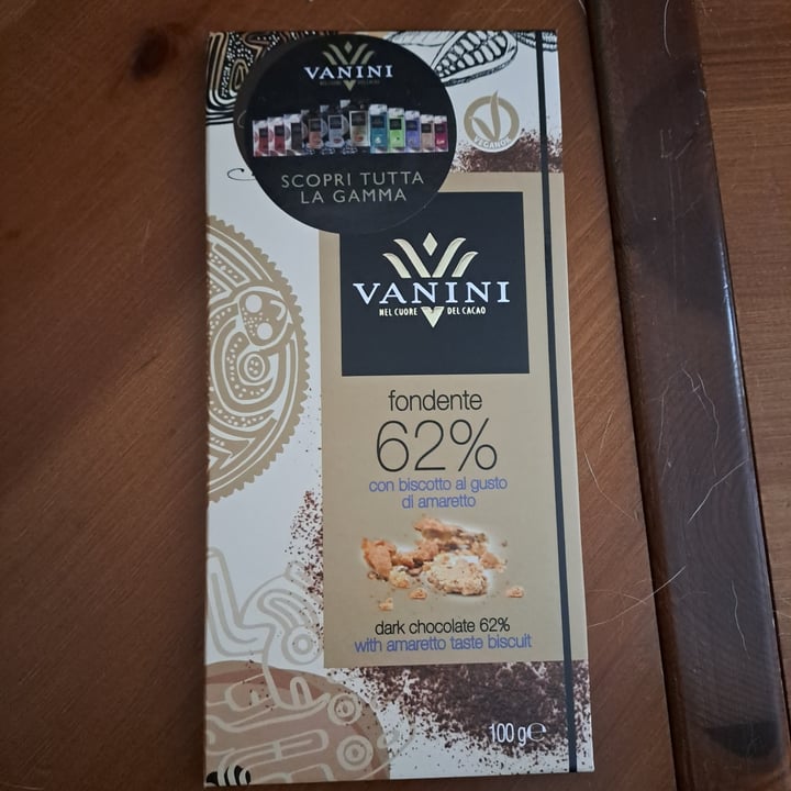 photo of Vanini Cioccolato fondente 62% con biscotto al gusto di amaretto shared by @kristhesfiguz on  25 May 2023 - review