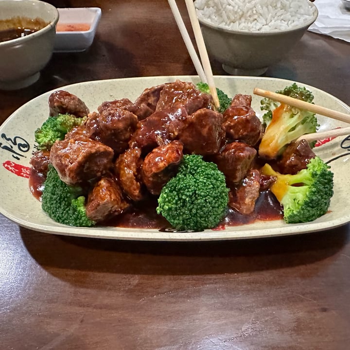 photo of Chen Vegetarian General Tso’s Chicken shared by @colecut on  06 Mar 2023 - review