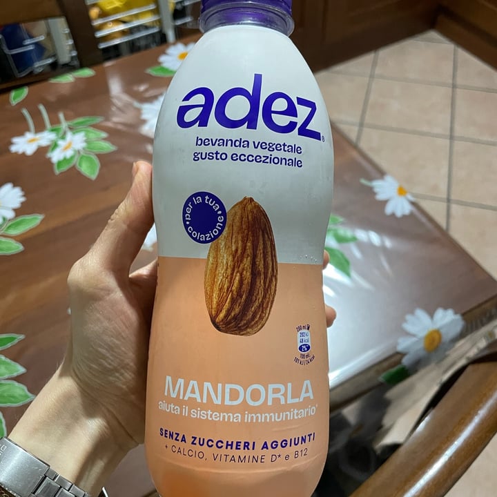 photo of AdeZ bevanda vegetale mandorla sz con calcio, vitamina D e b12 shared by @fedebonny on  09 Jun 2023 - review