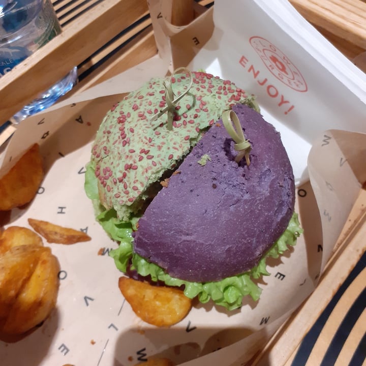 photo of Flower Burger Elf burger shared by @ava997 on  08 Jan 2023 - review