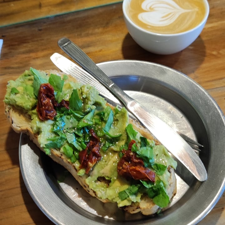 photo of Cuervo Café Avocado Vegan Toast shared by @sekhmet79 on  09 Jul 2023 - review