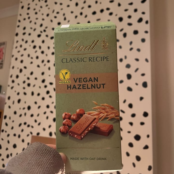 photo of Lindt Vegan Hazelnut shared by @catcookx on  10 Jan 2023 - review