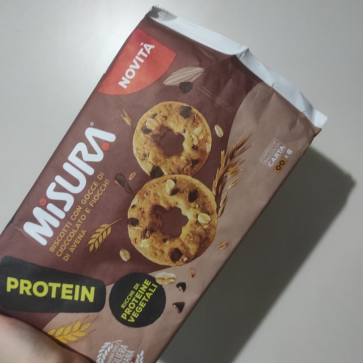 photo of Misura biscotti Protein con gocce cioccolato e fiocchi di avena shared by @scatolettadiceci on  14 Jul 2023 - review