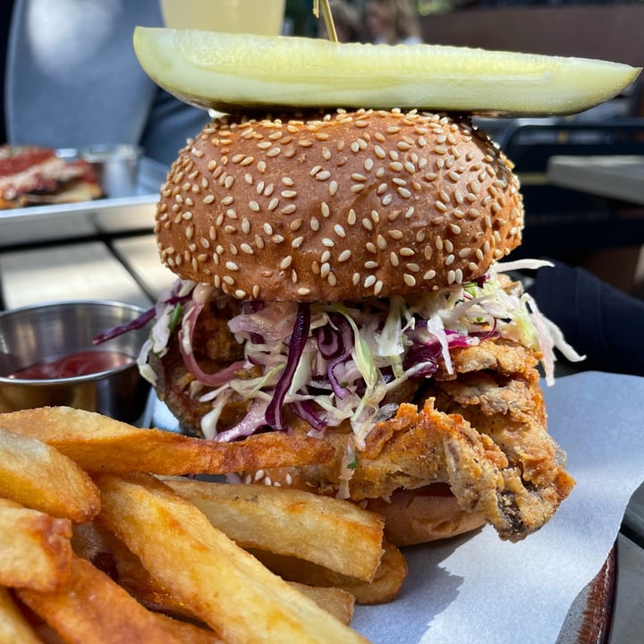 photo of Nic's On Beverly Crispy Mushroom Sandwich shared by @superswede on  30 Jan 2023 - review