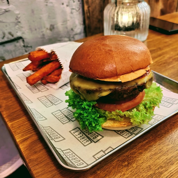 photo of Gordon Ramsay Street Burger - Farringdon not so simple burger shared by @stevenneoh on  01 Mar 2023 - review