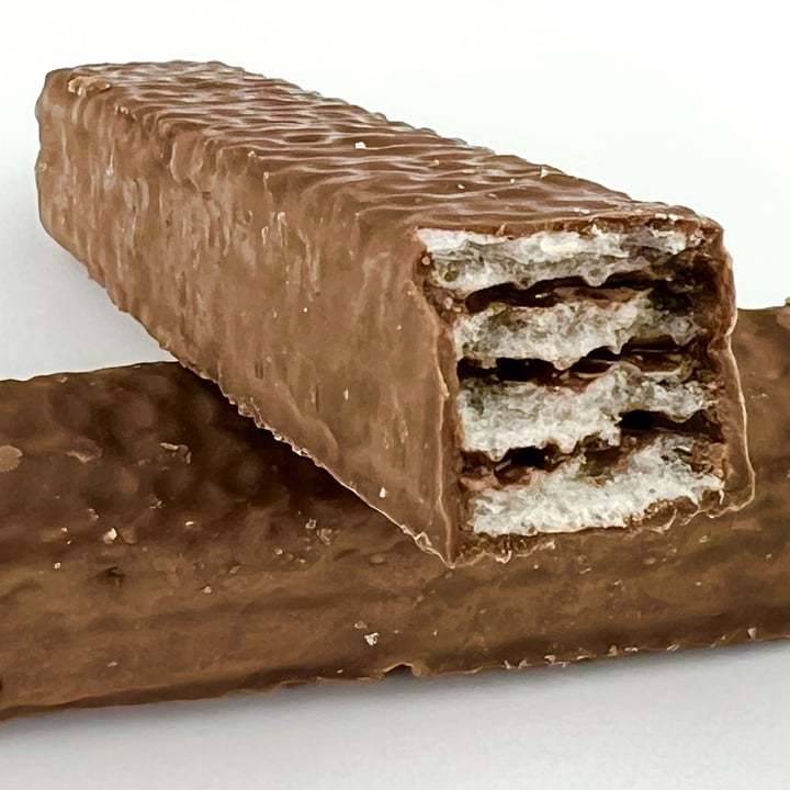 photo of Trupo Treats Mylk Chocolate + Hazelnut Crispy Wafer Bar shared by @pdxveg on  28 Dec 2022 - review