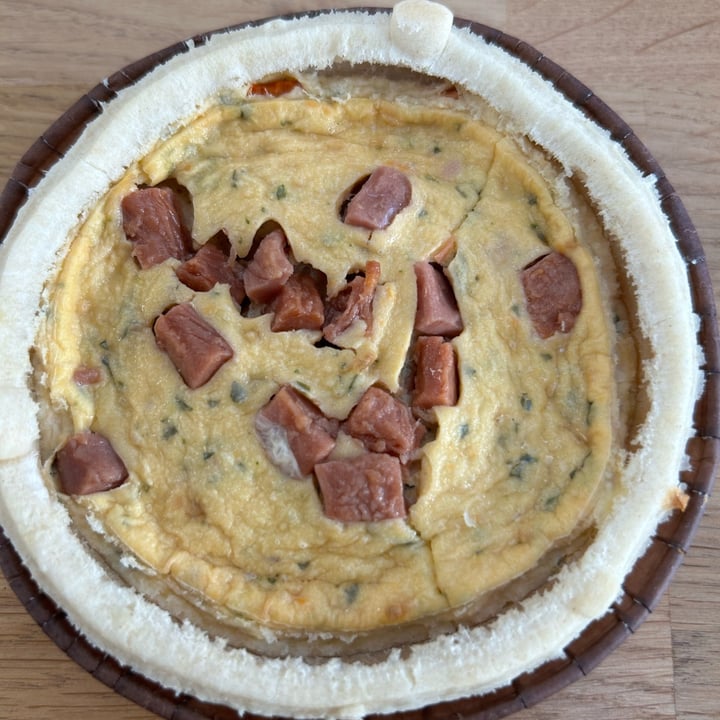 photo of Crackd Cracked quiche Lorraine shared by @veganarian-yogi on  08 Jun 2023 - review