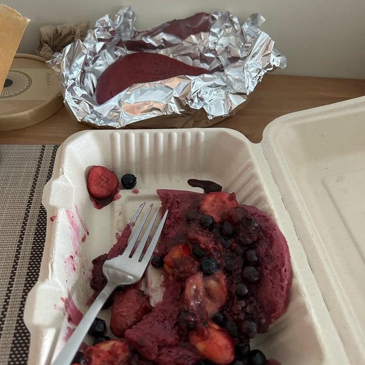 photo of Shaka Cafe Pink Pancakes shared by @veganbitcoin on  05 Aug 2023 - review
