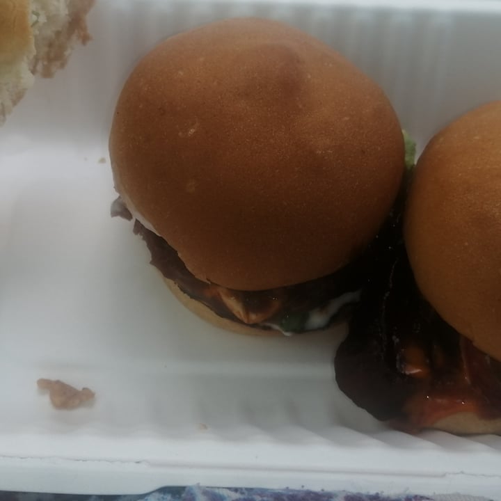 photo of Kaylee's Eatery Trio of sliders shared by @kaytiekoo on  07 Apr 2023 - review