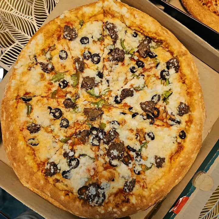 photo of Papa John's Pizza Vegana shared by @rickymoss on  24 Apr 2023 - review