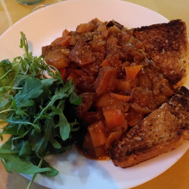 photo of Il Vegano - Firenze Gulasch di seitan, con patate, funghi porcini e carote shared by @walkabout-veg on  16 Jul 2023 - review