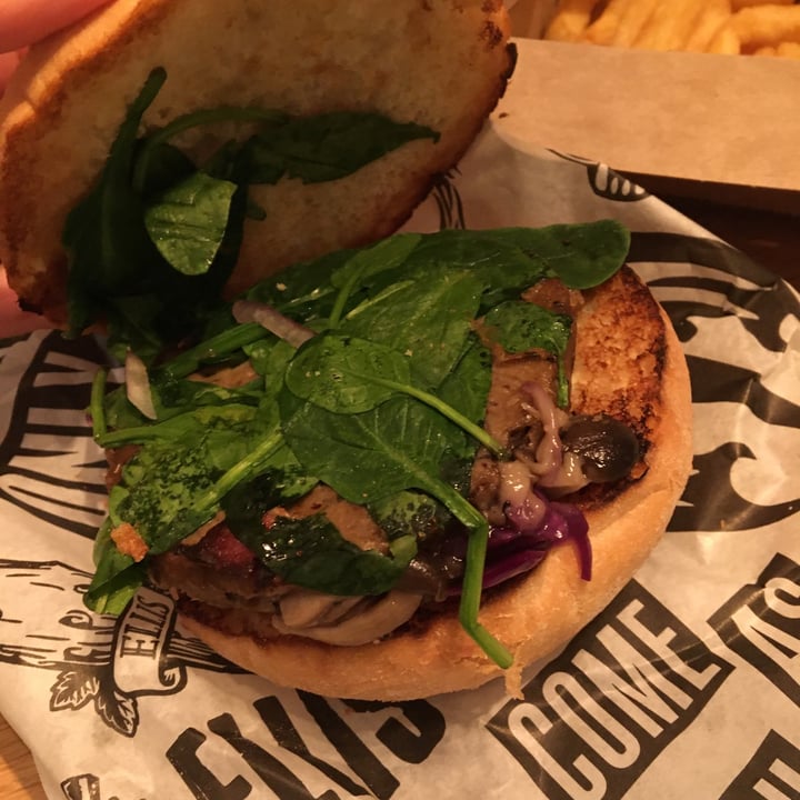 photo of Ellis Gourmet Burger - Ghent Holy Shiitake Burger shared by @taz on  07 Mar 2023 - review