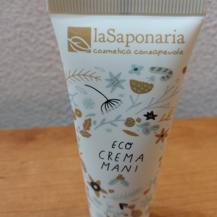 photo of La Saponaria Eco crema mani Mandorla & frutti rossi shared by @alessandra70 on  05 Mar 2023 - review