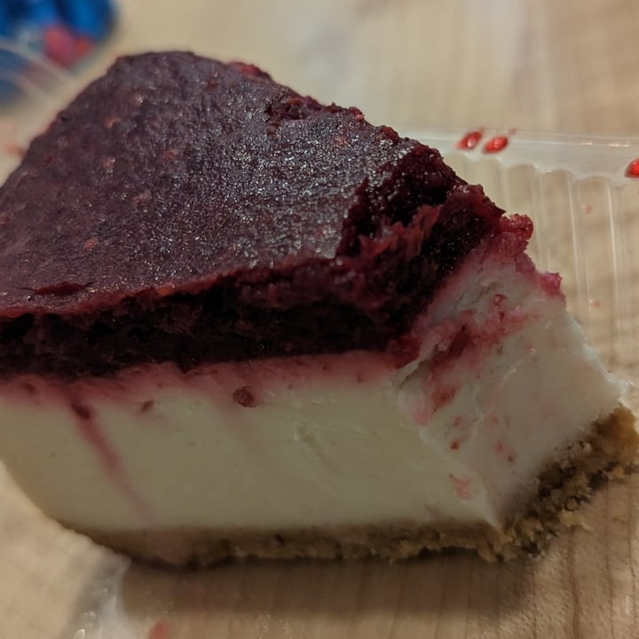 photo of Aux Vivres Westmount cheesecake shared by @christellev on  21 May 2023 - review