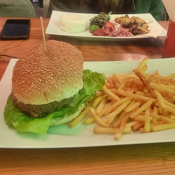 photo of Vegan Food Cartel by Veganzza Chicken burger shared by @conjuringwanderlust on  06 Jan 2023 - review