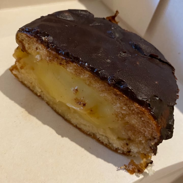 photo of Delish Vegan Doughnuts Boston Cream shared by @giuliaghil on  10 Mar 2023 - review