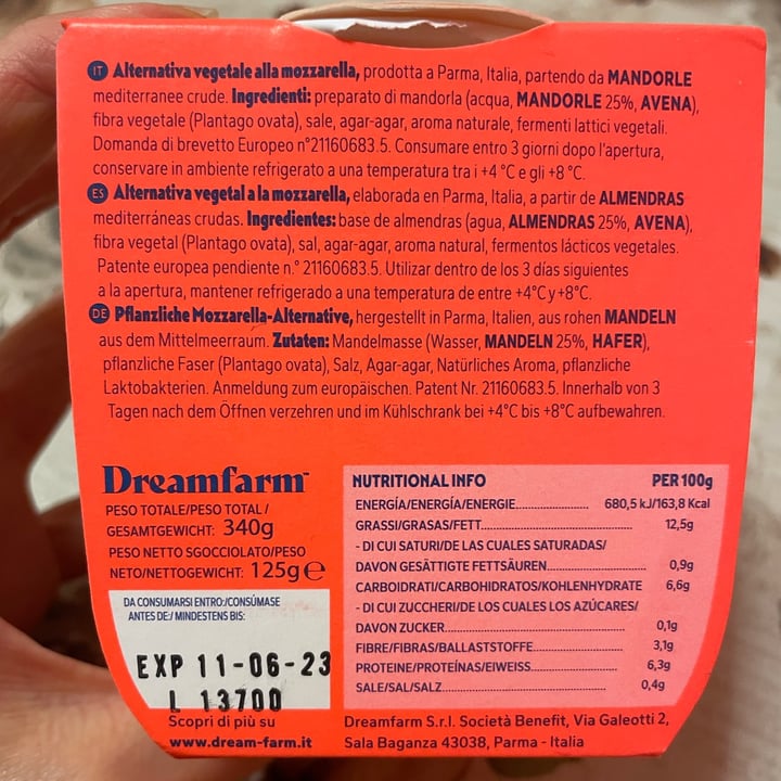 photo of Dreamfarm Alternativa vegetale alla mozzarella shared by @misscyanide on  28 May 2023 - review