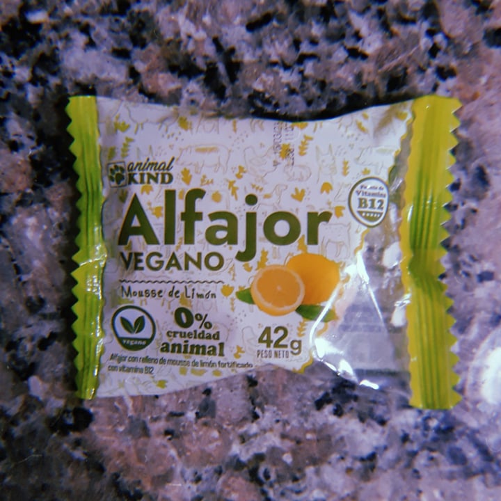 photo of Animal kind Alfajor Vegano Mousse de Limon shared by @nanicuadern on  10 Jun 2023 - review