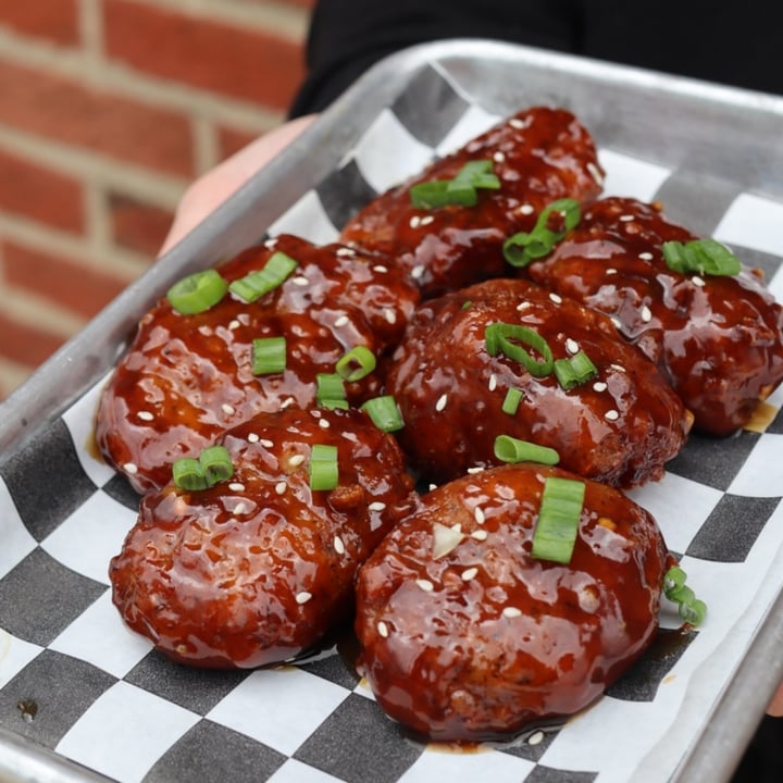 photo of Seitan's Realm General Tso's Wingz shared by @lizmaselli on  10 May 2023 - review