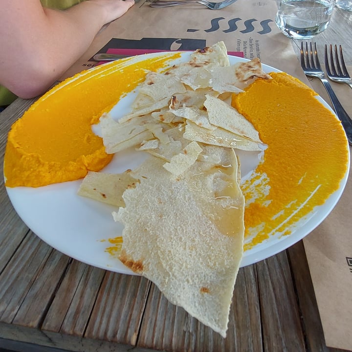 photo of Frank & Serafico Hummus Di Carote Con Pane Carasau shared by @nemorosa on  08 Aug 2023 - review