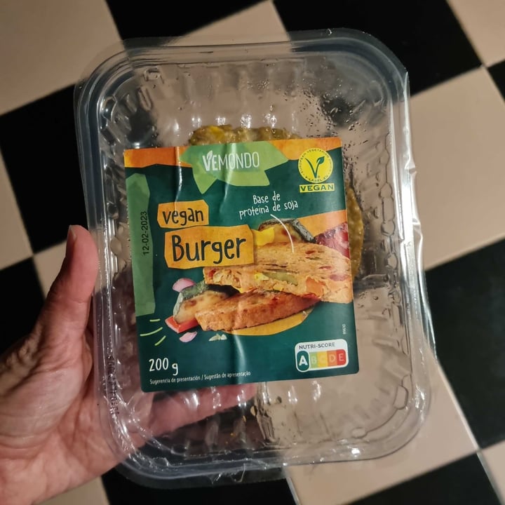 photo of Vemondo Vegan Burger shared by @amparodegata on  27 Jan 2023 - review