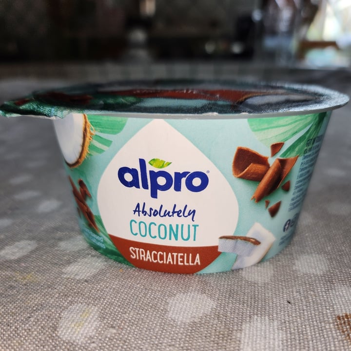 photo of Alpro Absolutely Coconut Stracciatella shared by @laflexitarianavegan on  02 Mar 2023 - review