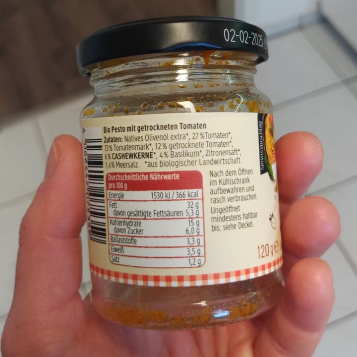 photo of dmBio Pesto Rosso shared by @saechsine on  16 May 2023 - review