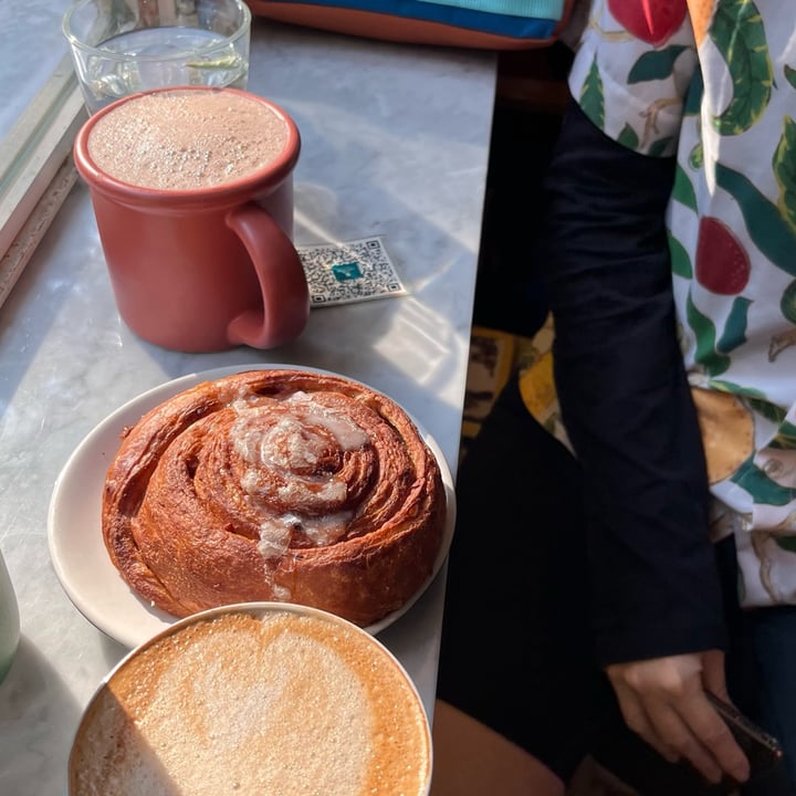 photo of Café Comunidad Rol De Canela (cinnamon Roll) shared by @fon on  10 Feb 2023 - review