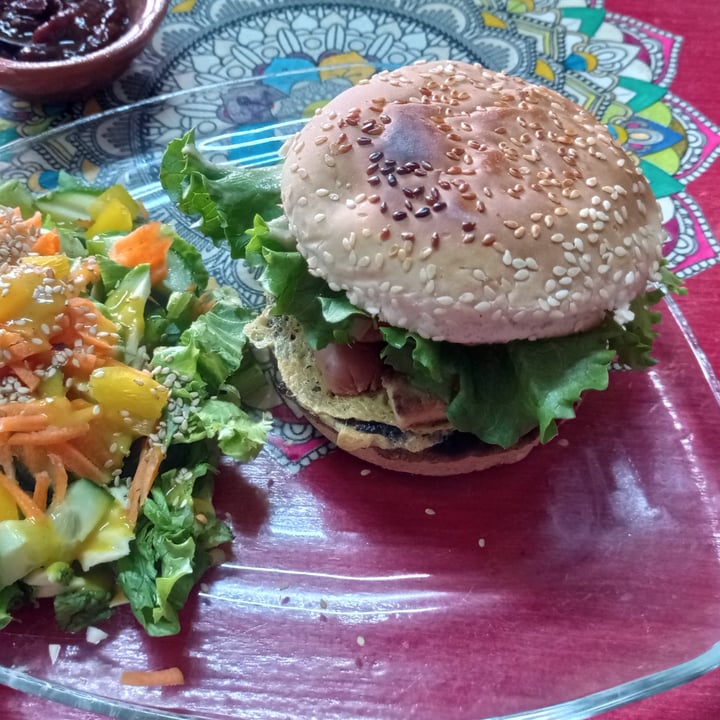 photo of Cafetería Vegana Les Gords Hamburguesa Amezorque shared by @franj36 on  04 Feb 2023 - review