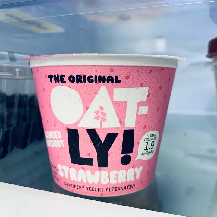 photo of Oatly Oatgurt Strawberry (150g) shared by @allhess on  17 Feb 2023 - review