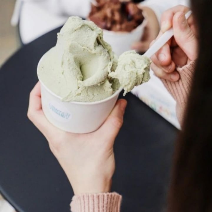 photo of Amazonia helados Saludables Pistacchio shared by @julietallamas on  10 Feb 2023 - review