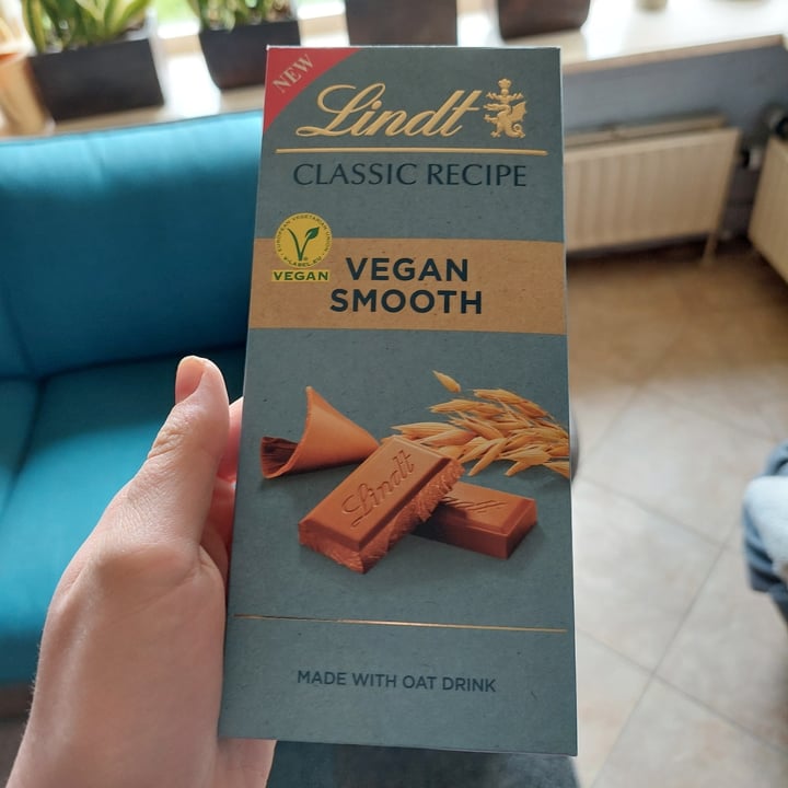 photo of Lindt Classic Vegan Smooth shared by @frendssnotfood on  21 Apr 2023 - review