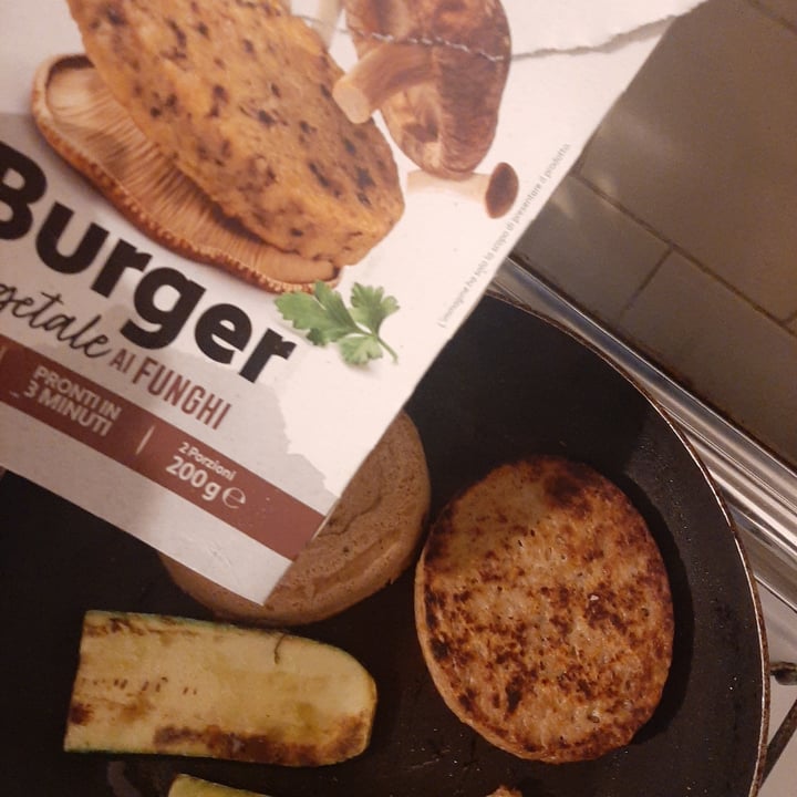photo of Kioene Burger vegetale ai funghi shared by @chazuru on  02 Apr 2023 - review