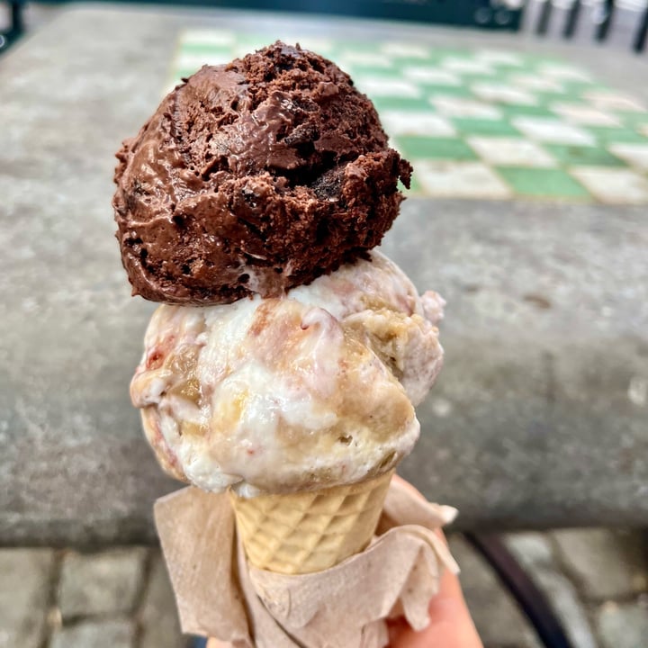 photo of Van Leeuwen Ice Cream Ice Cream shared by @sakuramiucc on  27 Dec 2022 - review