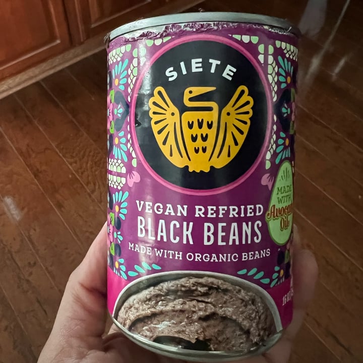 Siete Family Foods Vegan Refried Black Beans Review abillion
