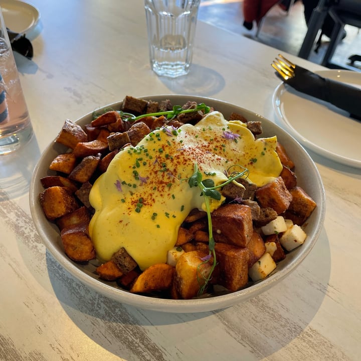 photo of Astoria Bistro Botanique Breakfast Poutine shared by @laurjc on  05 Mar 2023 - review