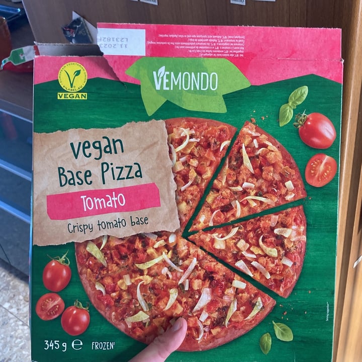 photo of Vemondo vegan base pizza tomato shared by @lara2001 on  10 Feb 2023 - review