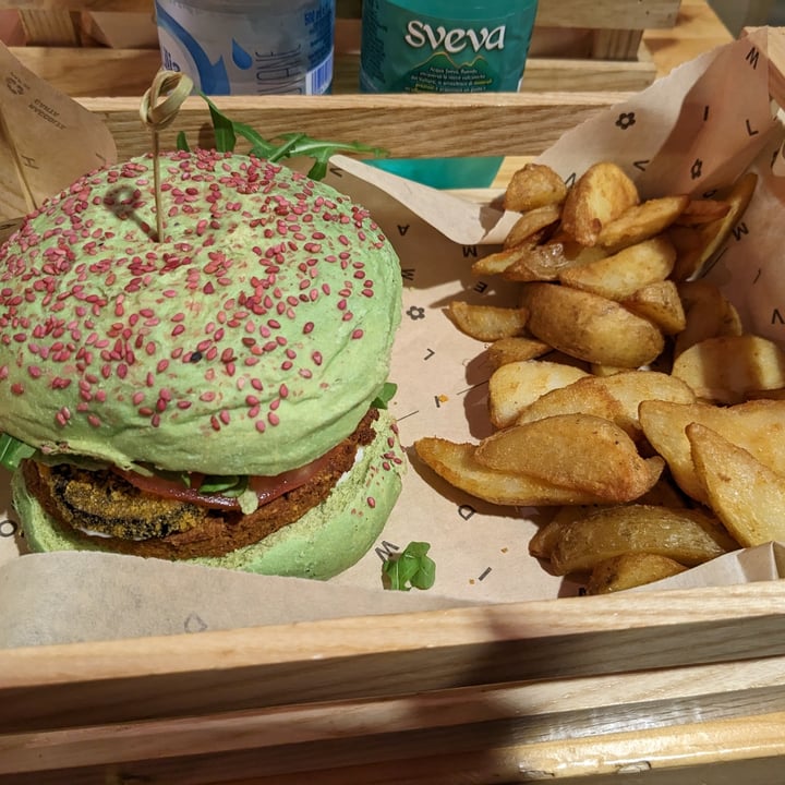 photo of Flower Burger Elf burger shared by @niniane on  28 Dec 2022 - review