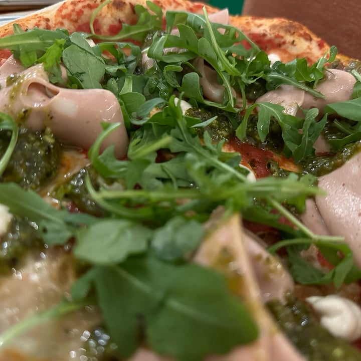 photo of Pizzi & Dixie Pizza de mortadela vegana con pesto de pistacho shared by @laura13vz on  09 May 2023 - review