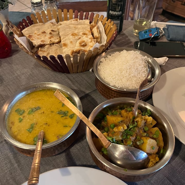 photo of Tandoor The Clay Oven Hilton Aloo Mutter Curry shared by @emmawagener on  25 Jan 2023 - review