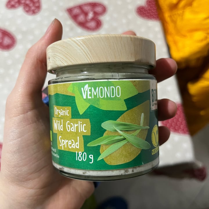 photo of Vemondo Organic wild garlic spread bio shared by @borghettoeleonora on  13 Feb 2023 - review