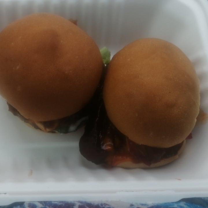 photo of Kaylee's Eatery Trio of sliders shared by @kaytiekoo on  07 Apr 2023 - review