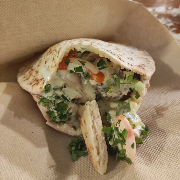 photo of Pitacasso Falafel verde con salsa de tahini shared by @luciacev on  01 May 2023 - review