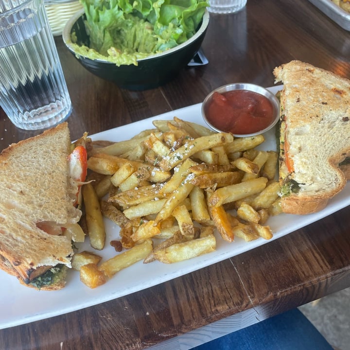 photo of Citizen Eatery Flame Grilled Tofu Sandwich shared by @yvegan80 on  09 Jan 2023 - review