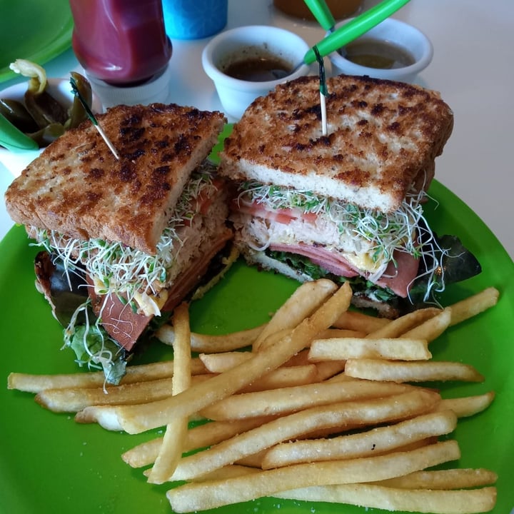 photo of Antojito con Amor Club Sandwich shared by @matrero on  19 Feb 2023 - review